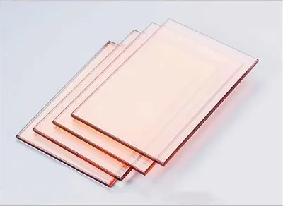 Rosa reflekterande glas